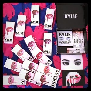 Kylie Jenner lipstick boxes