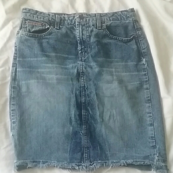 Denim tight midium denim skirt.