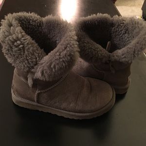 Grey bailey button uggs