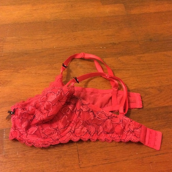 Victorias Secret, Red lace bra