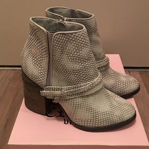 Crown Vintage Grey Booties sz 9