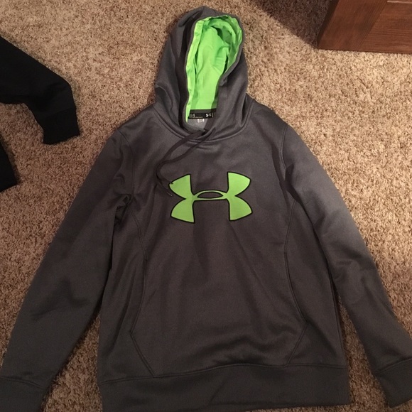 Under Armour women's sweatshirt