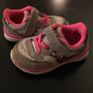 Baby girl saucony shoes