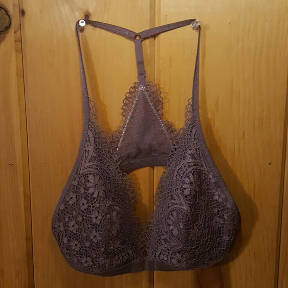 VS front-close Bralette