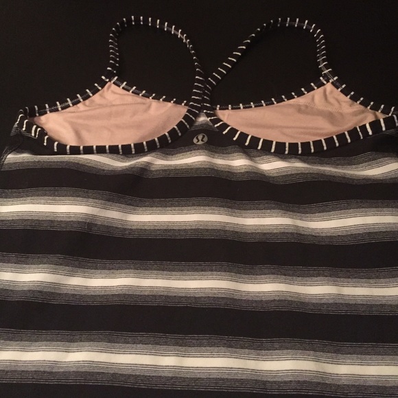 Lululemon top size 8 - Picture 3 of 4