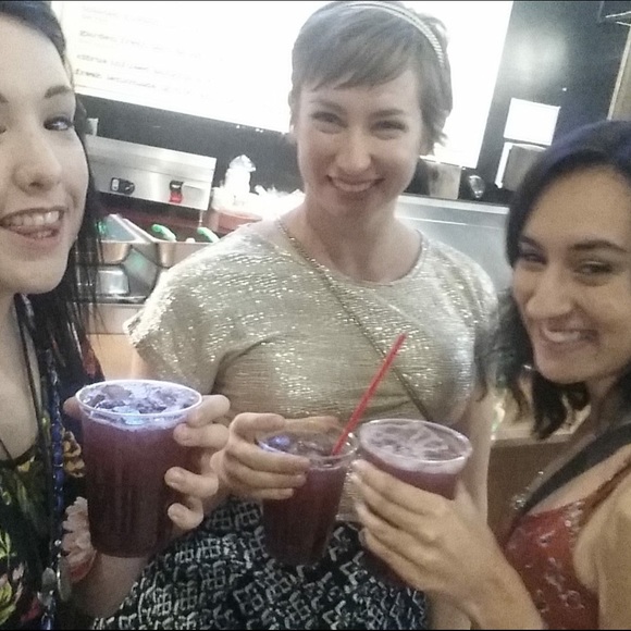 Meet Your Posher, Briana! - Picture 2 of 4