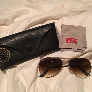 AUTHENTIC Ray-Ban Classic Aviator with Gold Frame