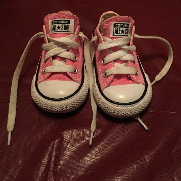 ⚡️flash sale⚡️Pink converse shoes.