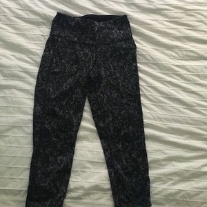 Reversible Athleta 3/4 length workout leggings