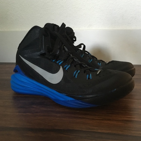 Basketball shoes