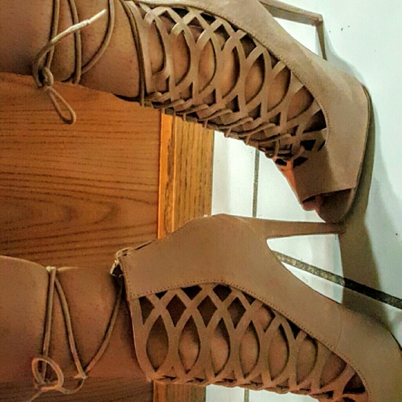 NEW Lace up heels - Picture 3 of 4