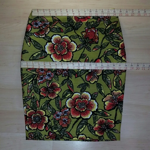 Ann Taylor Loft Tweed Floral Pencil Skirt - Picture 3 of 4