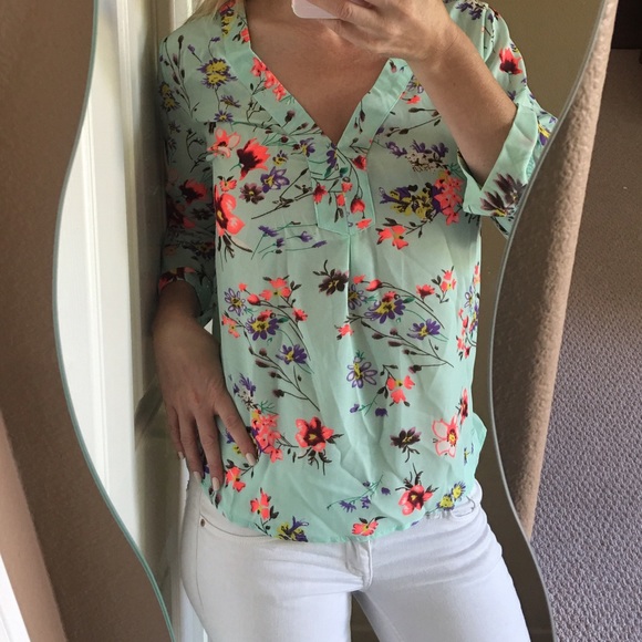 💕Floral Patterned Chiffon 3/4 Length Sleeve Top💕 - Picture 4 of 4