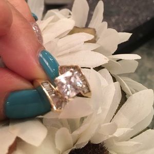 14 kt gold ring with CZ 1.5