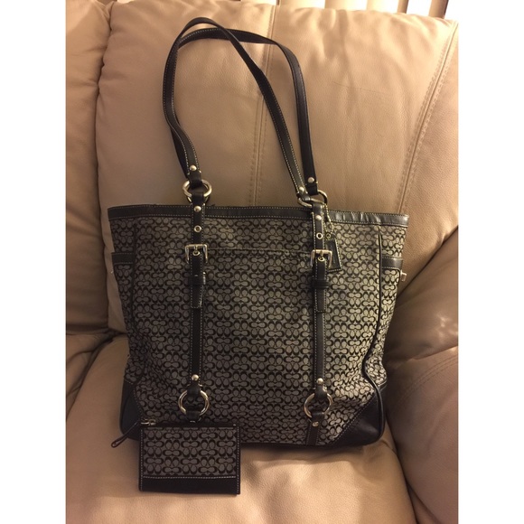 Black Coach Bag w/keychain wallet