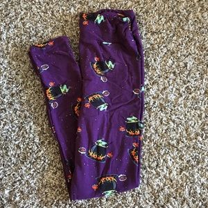 LuLaRoe Halloween Purple Cauldron Leggings!