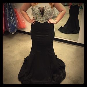 Clarisse size 13/14 formal mermaid style dress.
