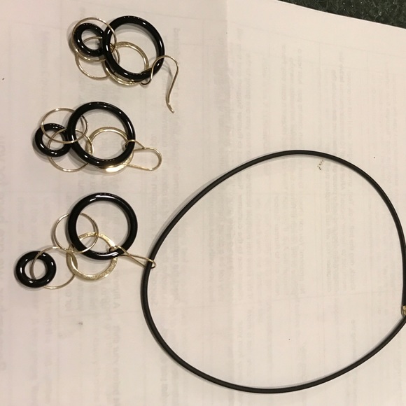 14k Gold/onyx earrings & necklace on rubber chain