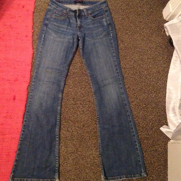 Boot cut Levi jeans.