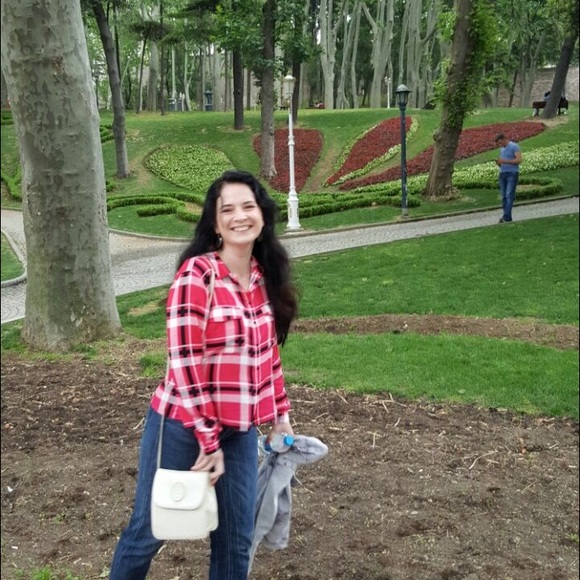 Meet your Posher, Elena - Picture 2 of 2