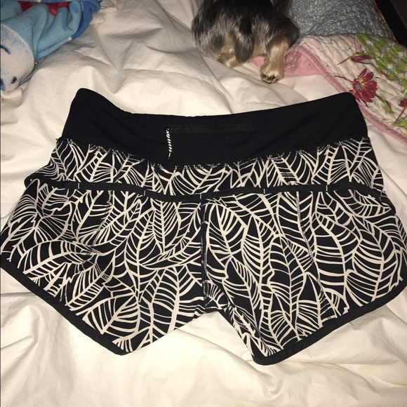 Lululemon Speed Short- 2 way stretch- size 4- RARE