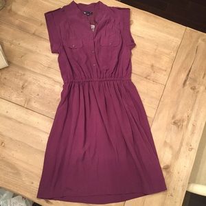 Plum buttoned front sleeveless Gap dress w/pockets