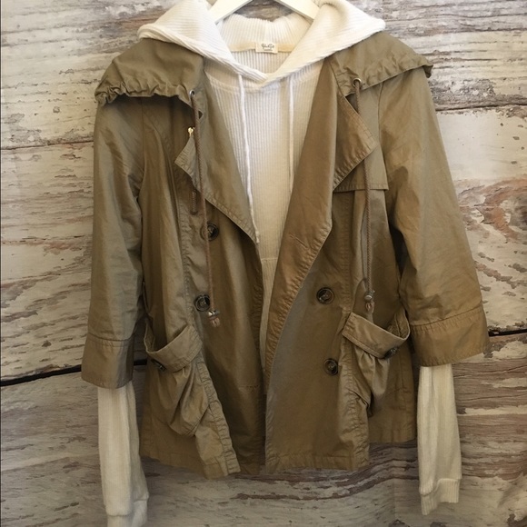 Beige trench w/ brooch