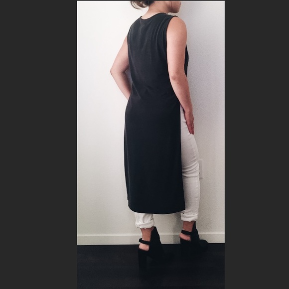 🎉Host Pick🎉Forever 21 Contemporary Line Long Top - Picture 3 of 3