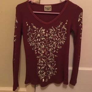 Super cute long sleeve shirt.