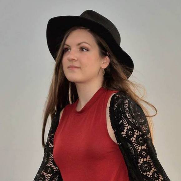 Meet your Posher, Emily