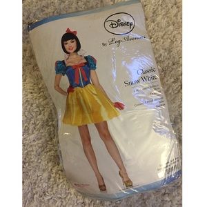 Classic Snow White Halloween costume
