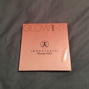 That glow by Anastasia Beverly Hills