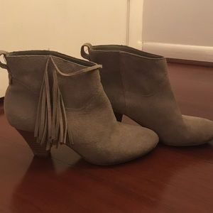 AE leather upper fringe booties