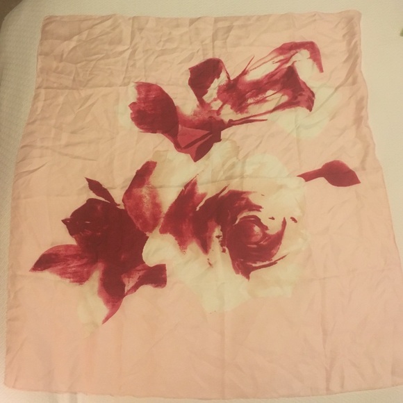 Oversized Silk scarf with floral print