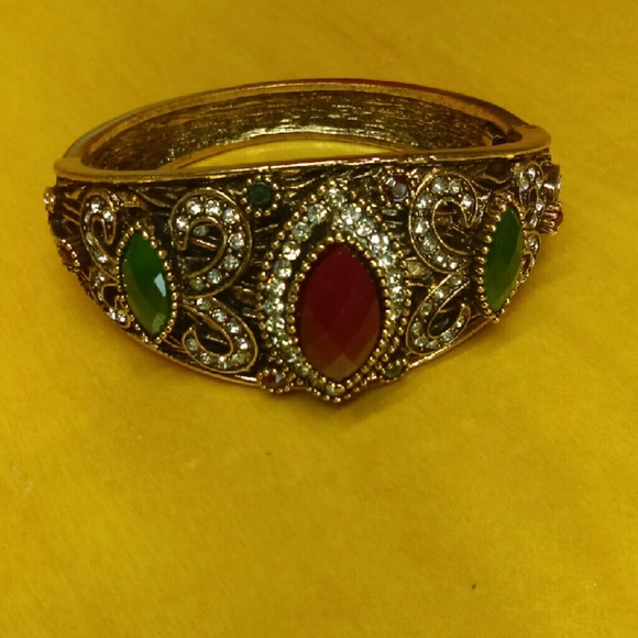 Deja Vous Jewelry - BNWOT Turkish Bangle
