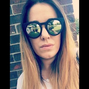 Meet your Posher, Marissa