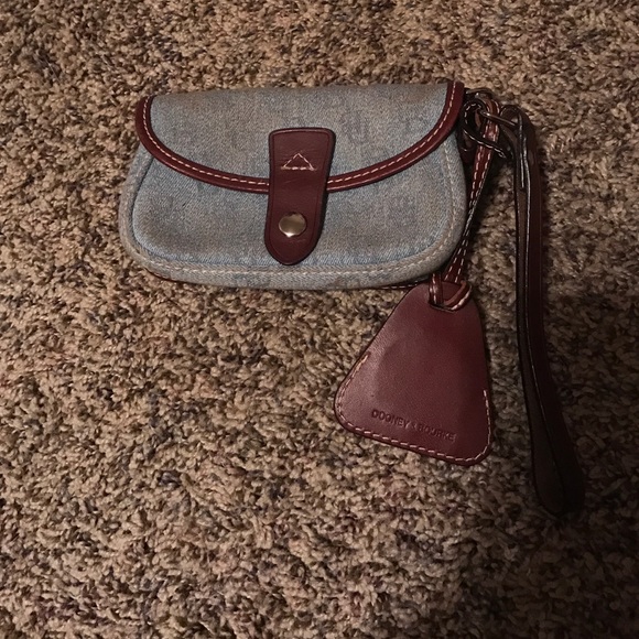 Authentic Vintage Dooney & Bourke wristlet!