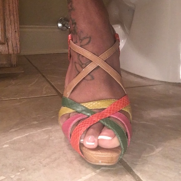 Heels - Picture 3 of 3