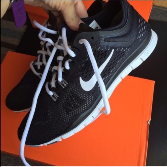 NIKE WOMENS FREE RUN 5.0 shoes Sz 11 new - Picture 3 of 4