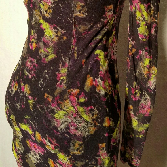 Designer knit dress in dazzling colors. - Picture 3 of 4