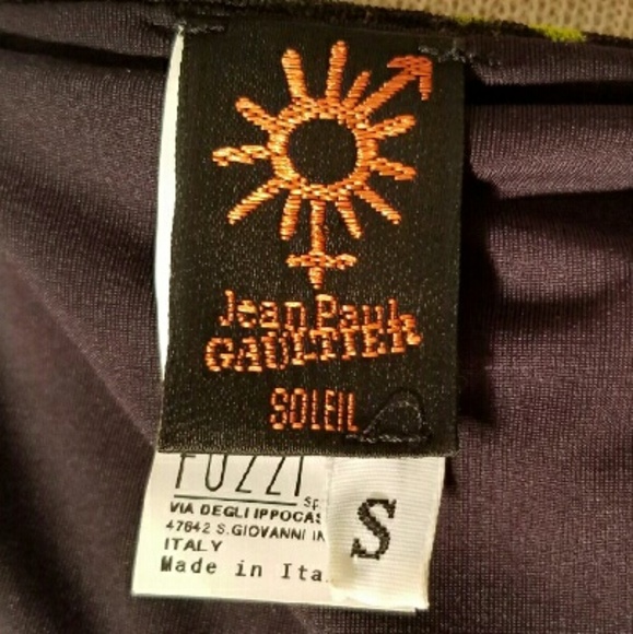 Designer knit dress in dazzling colors. - Picture 4 of 4