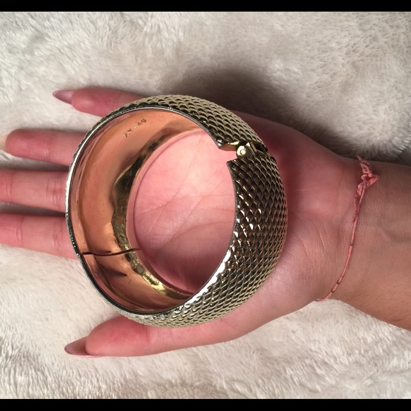 Chunky gold bangle - Picture 2 of 4