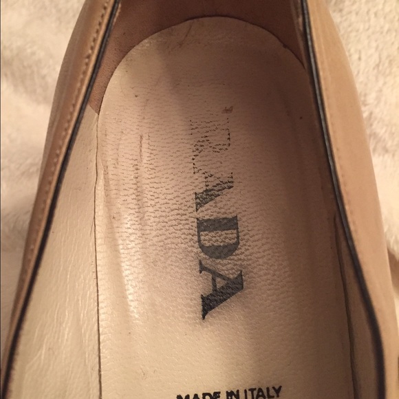 Well loves Prada shoes - Picture 2 of 8