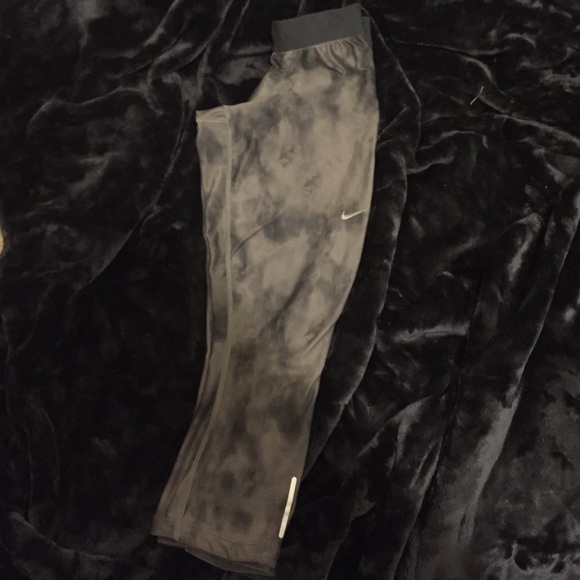 Nike drifit Capri workout pants