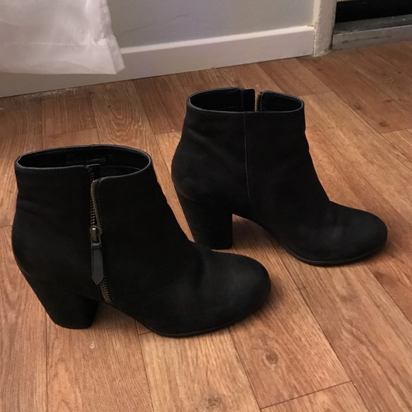 BP. brand "trolley" black ankle booties