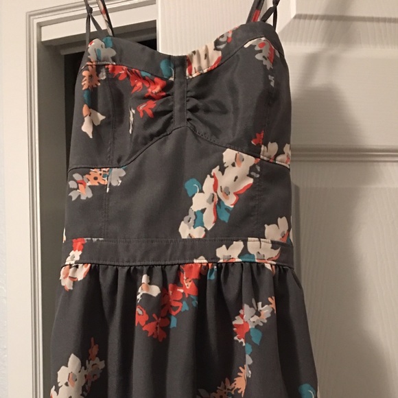 American eagle outfitters grey floral print dress. - Picture 1 of 4