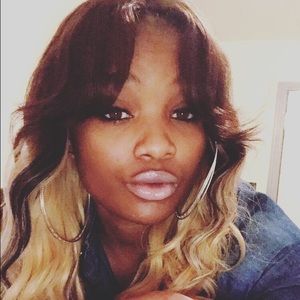 Meet your Posher, Aisha