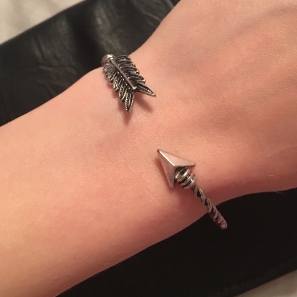 Sterling Silver Arrow Bangle