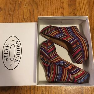 These were worn 2 times. Great condition!