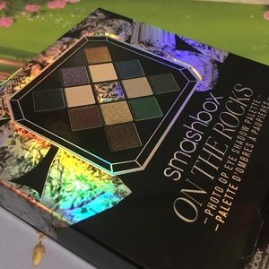 Smash box on the rocks ! Brand new